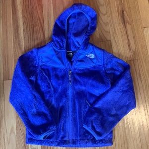 Girls north face size 10-12 medium fleecy fuzzy zip up hooded purple